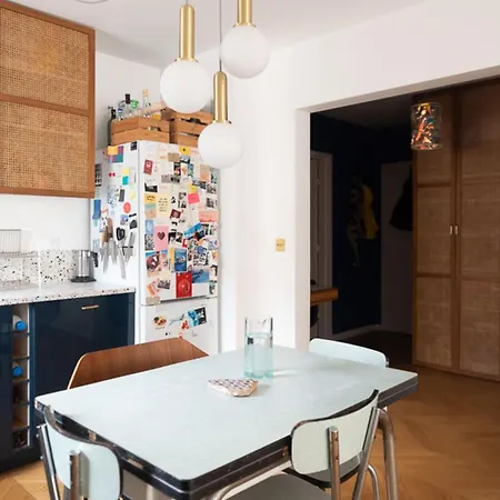 Bright And Well-decorated Family Nest باريس
